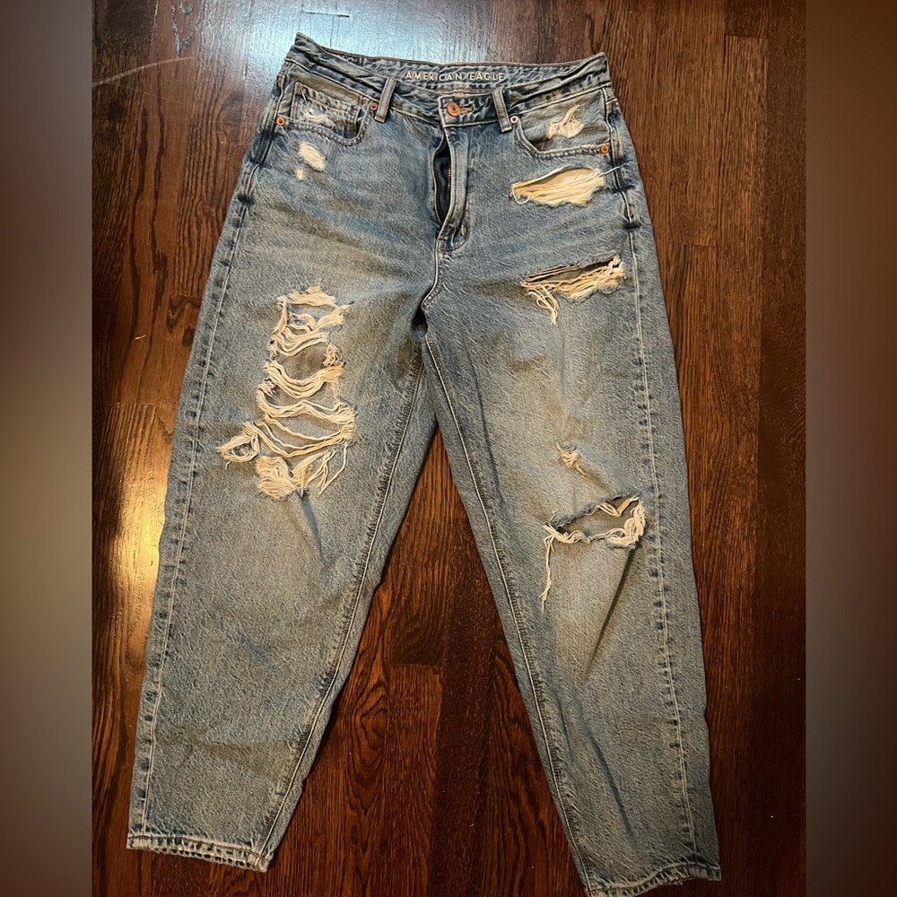 american eagle relaxed mom jean